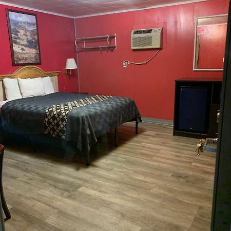 Budget Inn Монровил Екстериор снимка