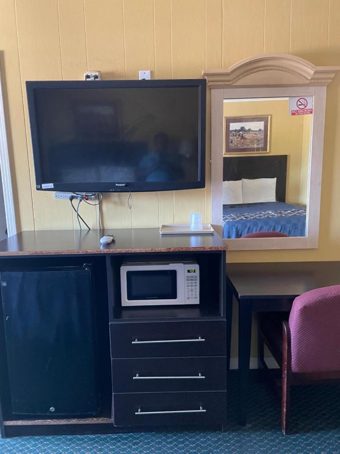 Budget Inn Монровил Екстериор снимка